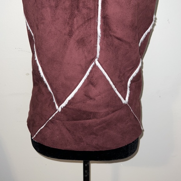 Coco + Jaimeson Vest - Picture 9 of 10